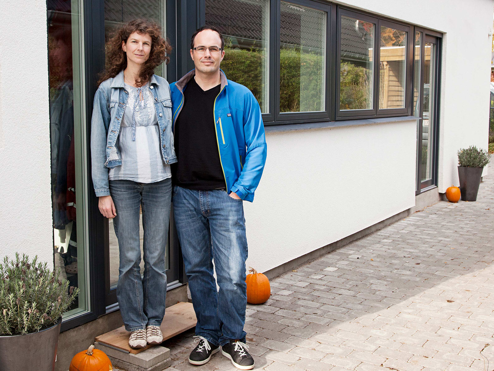 Case: Solceller, nye vinduer og døre, isolering og ventilation. Steen og Anne fra Høje-Taastrup