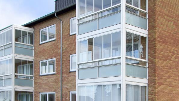 Case: Nye facader, solcelleanlæg og ventilation med varmegenvinding, Hvalsø