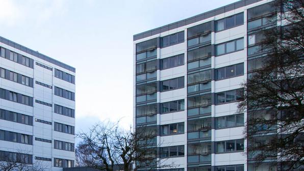 Case om solceller, nye vinduer og isolering af tag og facade, København Ø